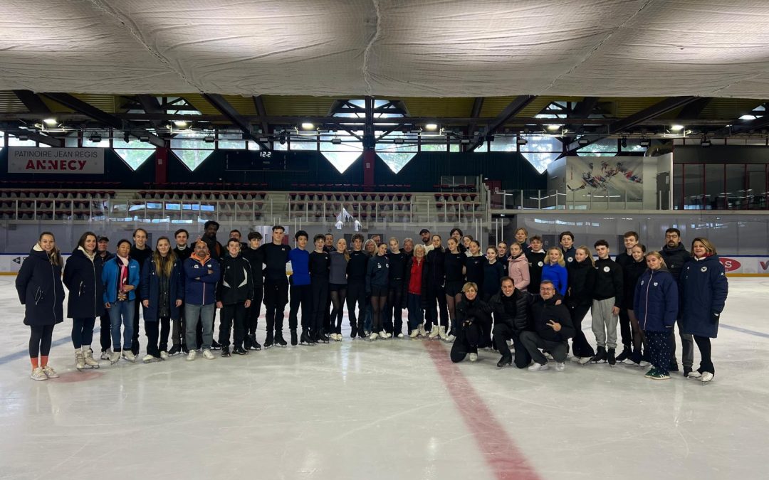 Stage national pour les jeunes espoirs du patinage artistique et de danse sur glace à Annecy