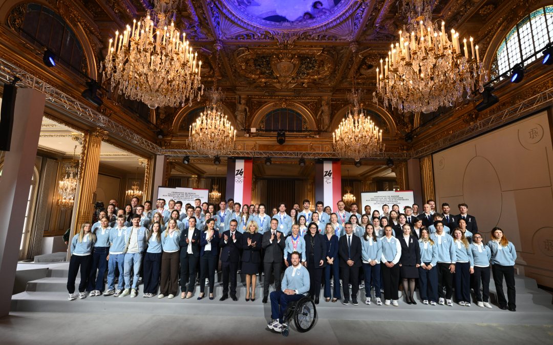 Laurence Fournier Beaudry & Guillaume Cizeron décorés à l’Elysée